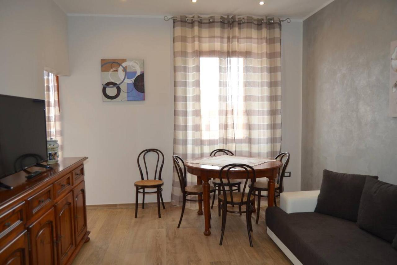 Le Scalette Bed and Breakfast La Maddalena  Exteriör bild