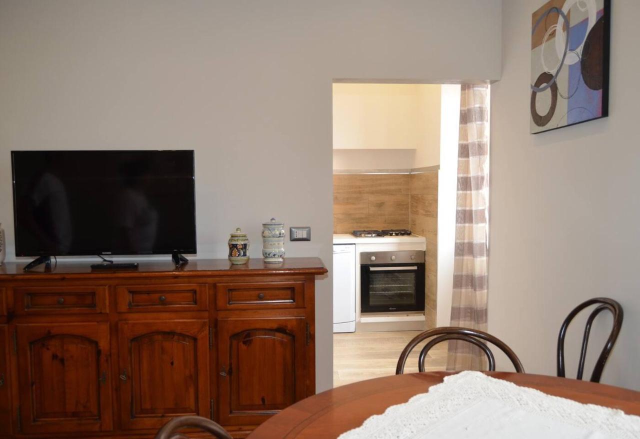 Le Scalette Bed and Breakfast La Maddalena  Exteriör bild